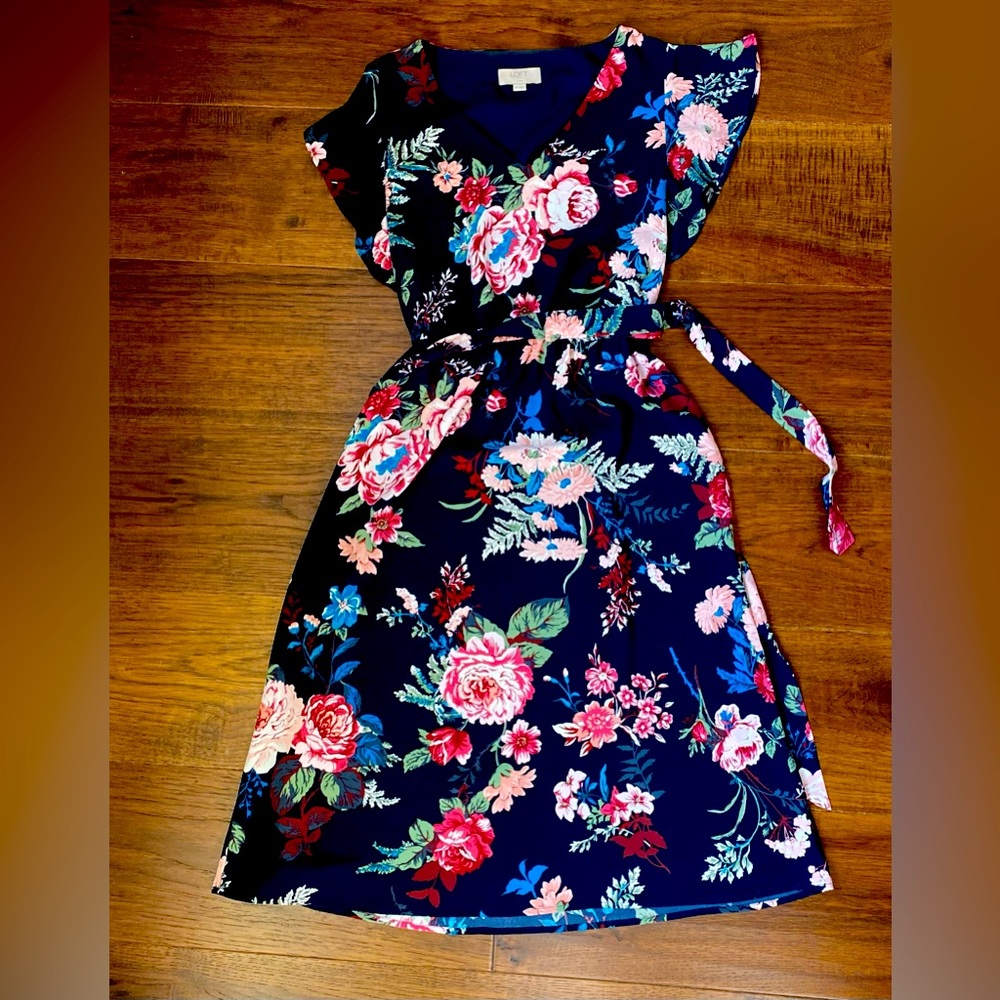 Loft. V-neck, A-line dress. Size S. Navy blue, floral print.